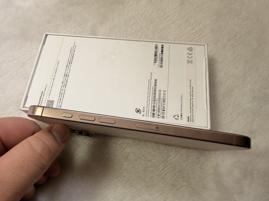 Продам Iphone 16 pro max