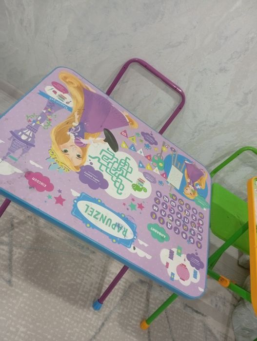 Продам школьную парту и стул