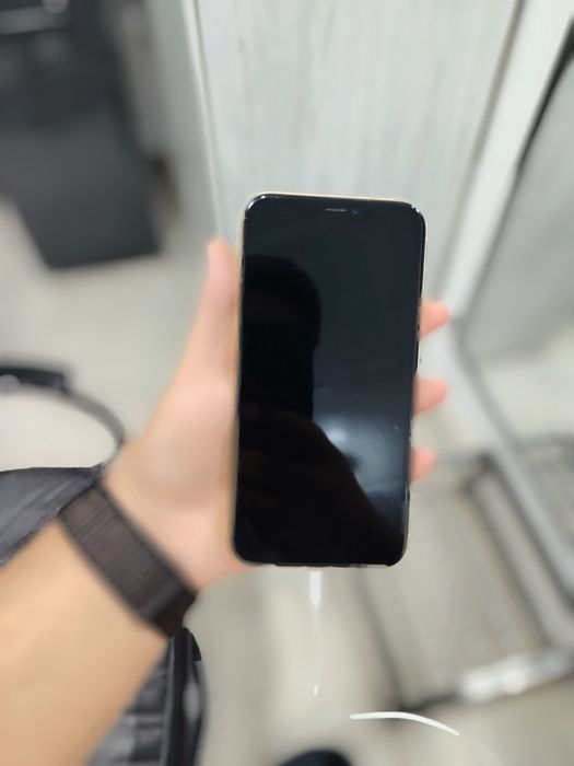 Iphone Xr sotiladi 100$