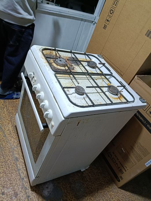 Продам газ плиту