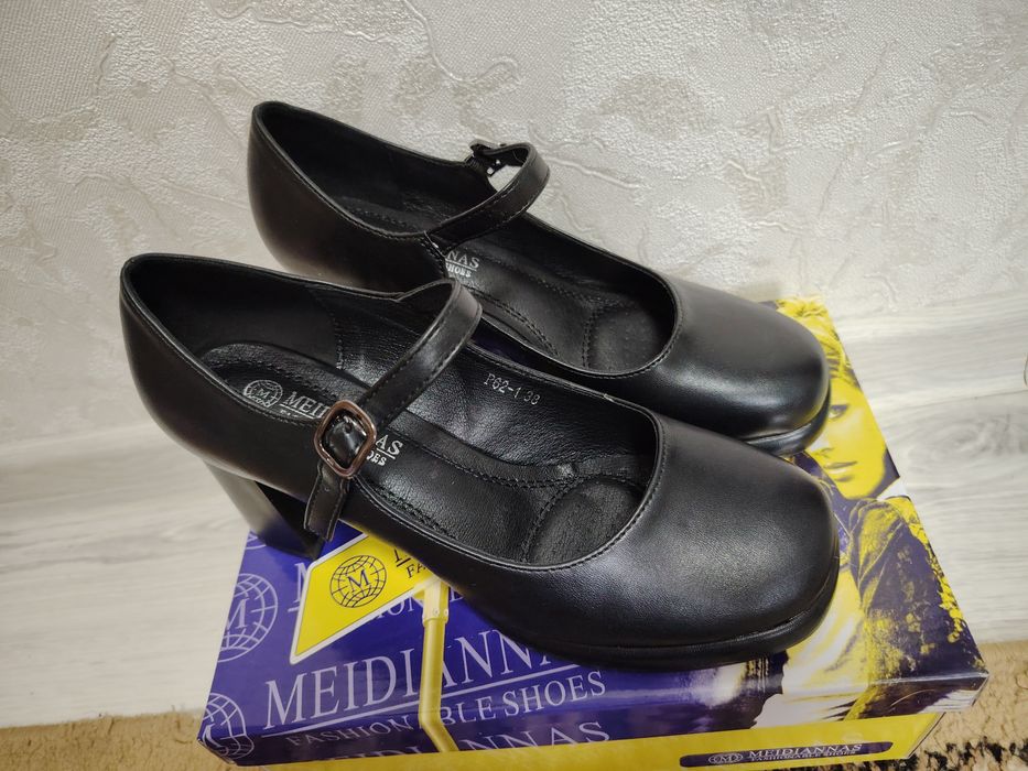 Продам туфли новые