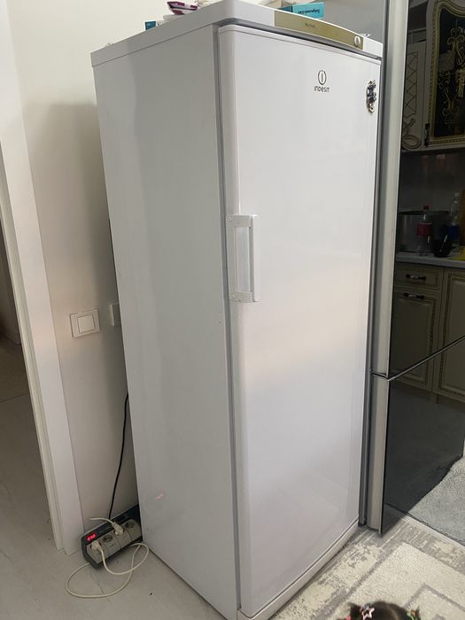 Морозильник INDESIT вертикальный