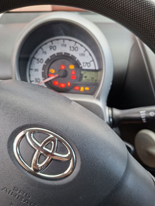 Vând Toyota ayego benzina