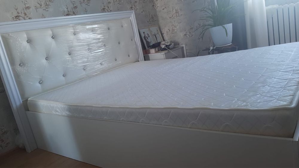 Кровать двуспальная