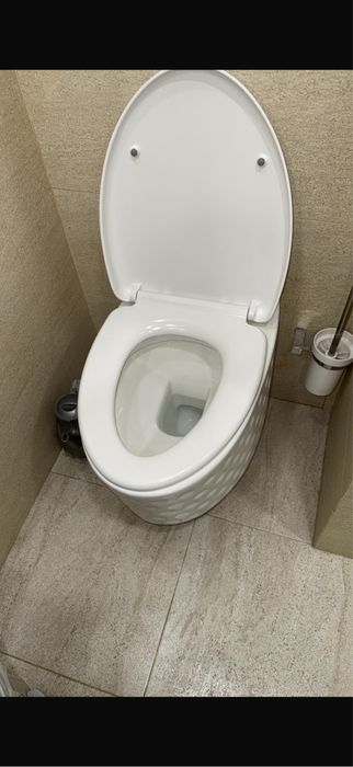 Унитаз почти новый продаю с отличнхым состояние