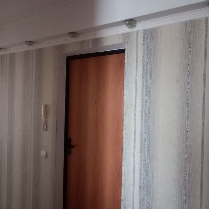 Продам 2 ком кв  в центре.