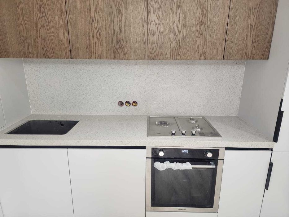 Столешница из камня на кухню (акрил,кварц), барные стойки, умывальники