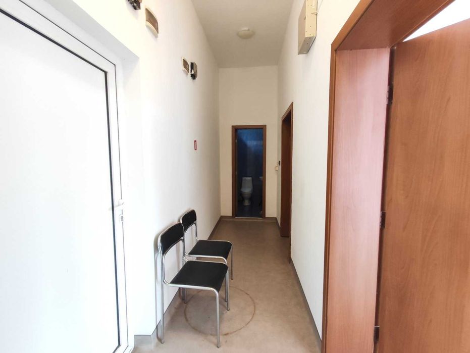 Дава се под наем Офис в Перник, Изток - 30 кв.м за 204 € - Снимка #4