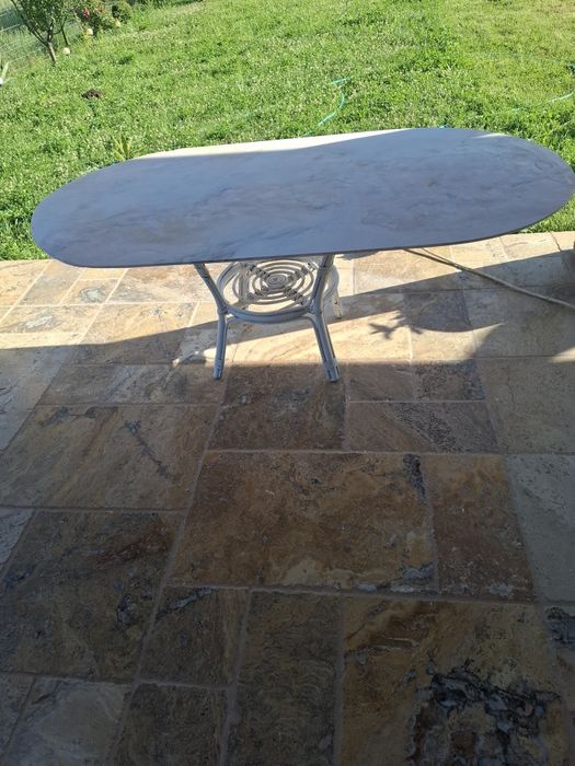 Masa marmura roz lungime 145 cm latime 80 cm