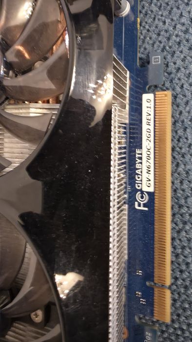 Продавам видео карта nvidia gtx 670