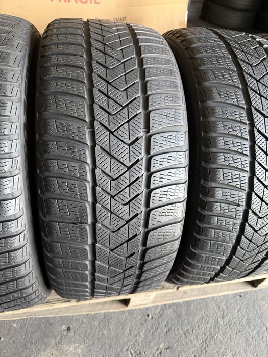 4 anvelope iarna 235/40/19 Pirelli  T0 echipare Tesla!