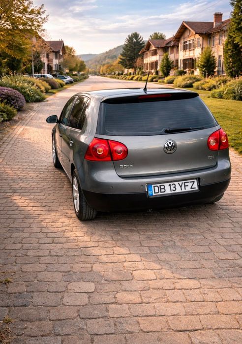 Vând golf 5  1.9 motor