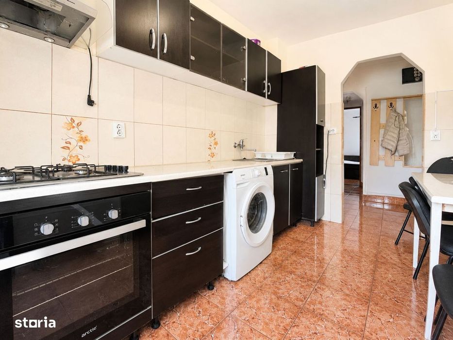 De inchiriat apartament cu 3 camere - zona Lipovei