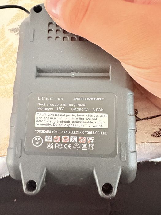 Set 2 baterii 18V 3.0Ah + încărcător 21V 1A – Compatibile Makita – Noi