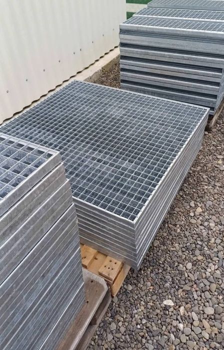 Vindem grătare zincate galvanizate la ori ce dimensiuni se debitează și la comanda clientului și facem și trepte zincate pentru scari metalice și grăt