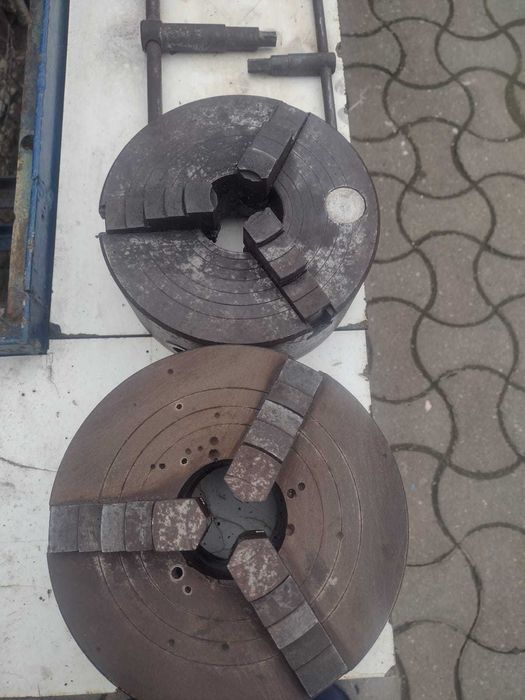 Vand universal pentru strung