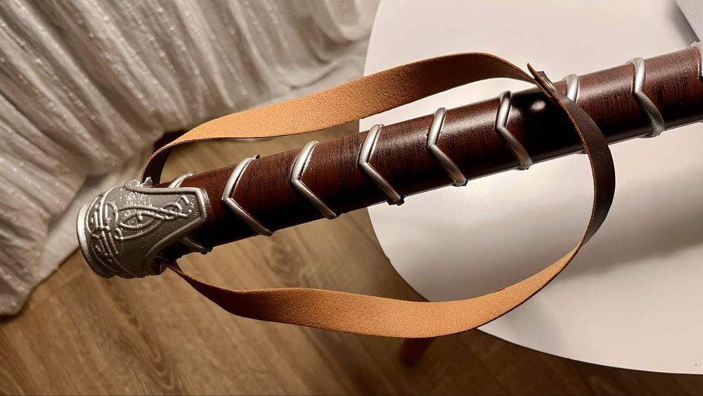 Vând ciocanul lui Thor (Mjolnir)