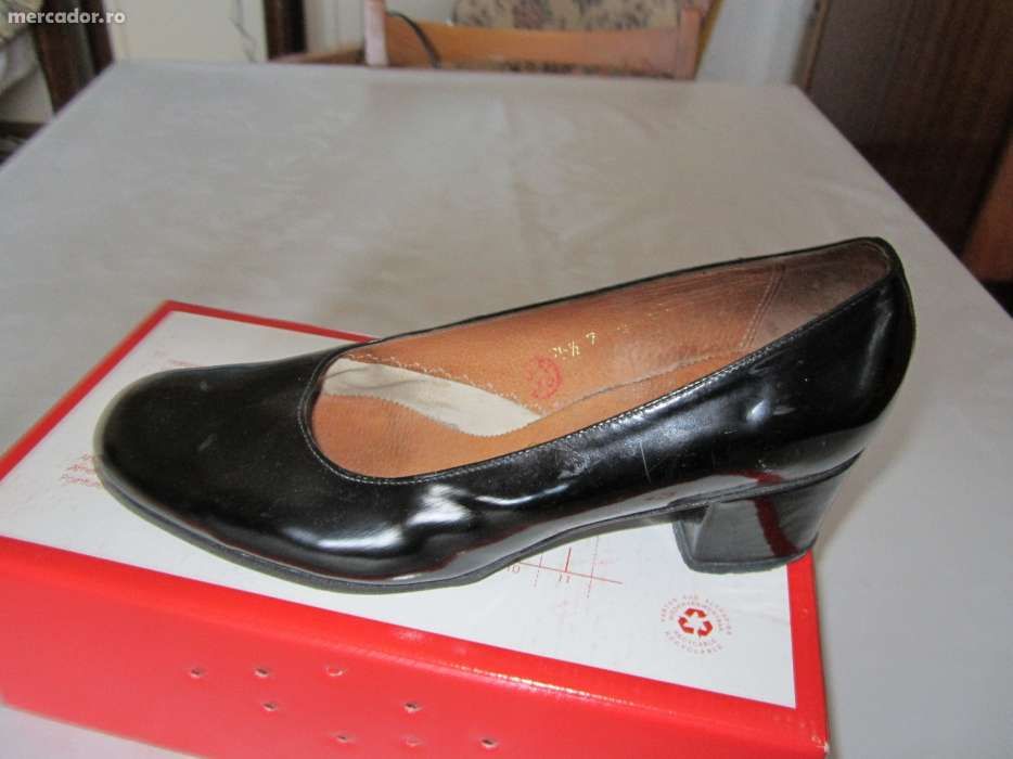 Pantofi (M=39) si poseta, negru, lac + bonus si livrare gratuita*