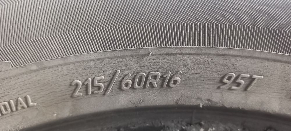 Шины зимние комплект 215/60 R16
