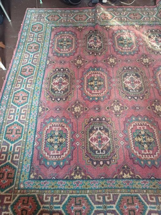 Продается  ковры 2 штуки   размером  2 х 3