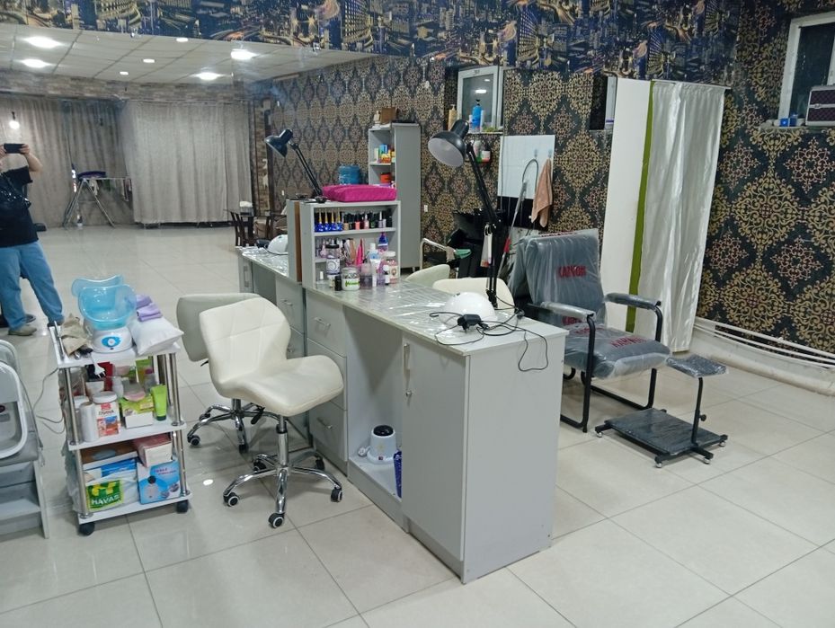 Salon uchun buyumlar sotiladi arendaga beriladi
