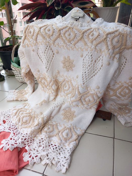 Дизайнерски пуловер ръчна изработка