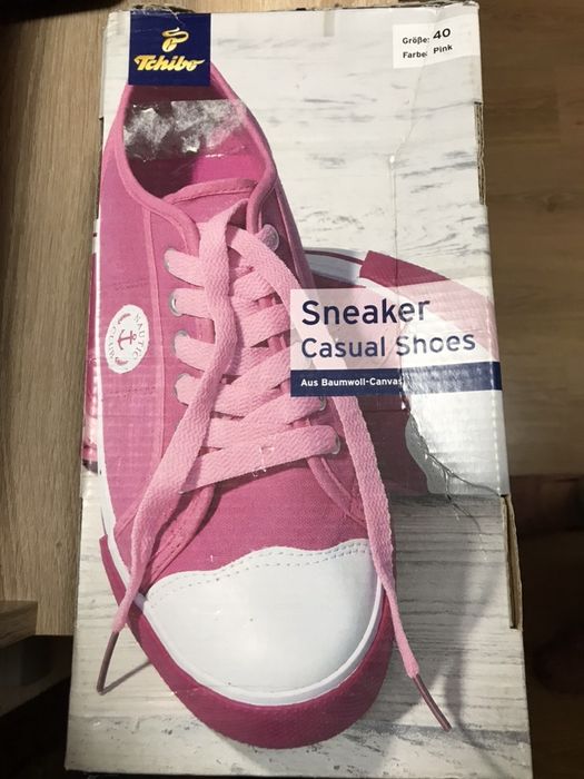 Продам кеды новые розовые