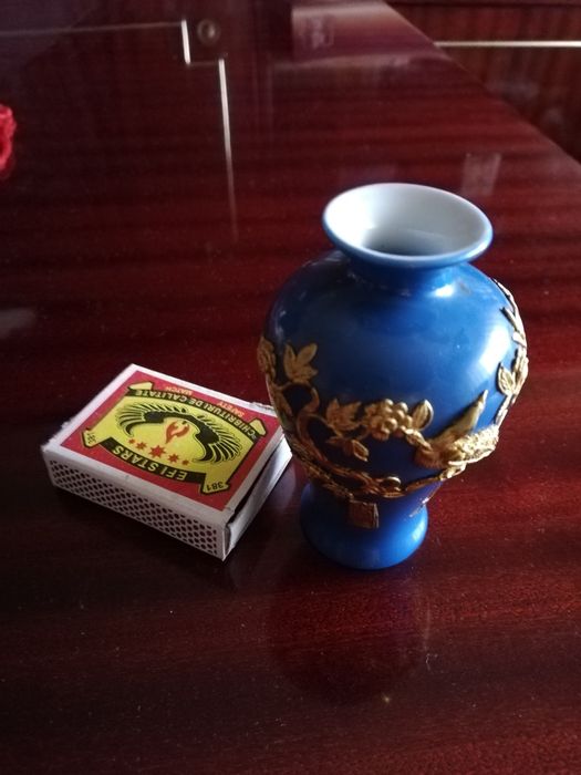 Vază miniaturala cu filigran aurit China și 4 bancnote Austro-Ungaria