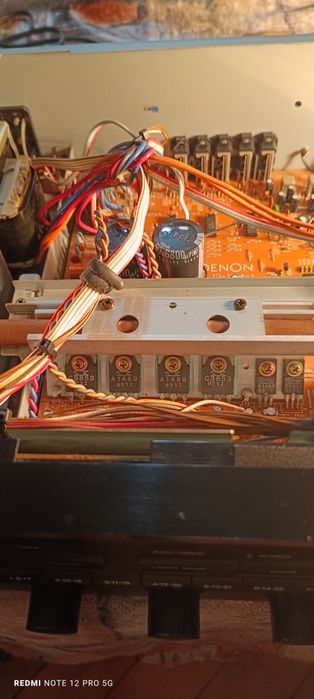 Vând o linie DENON compusă din trei piese .