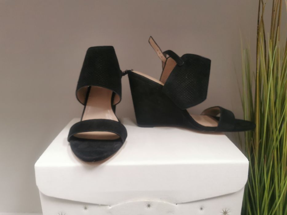 Сандали нови платформа 36 велур черни