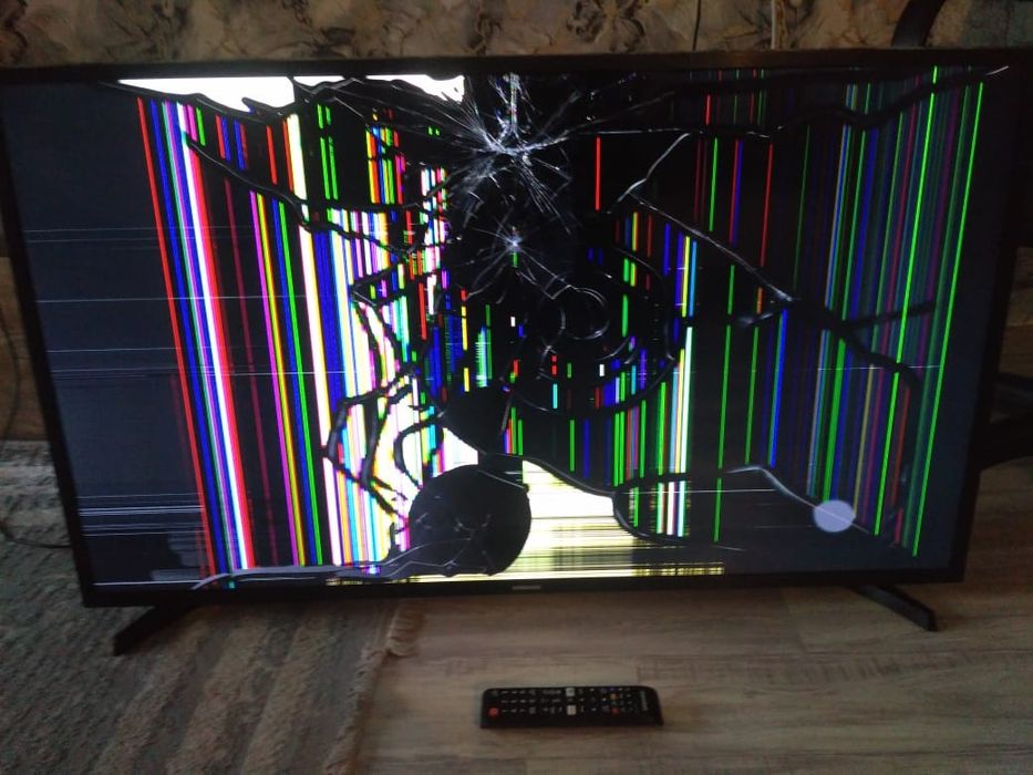 Продаю телевизор Самсунг на запчасти