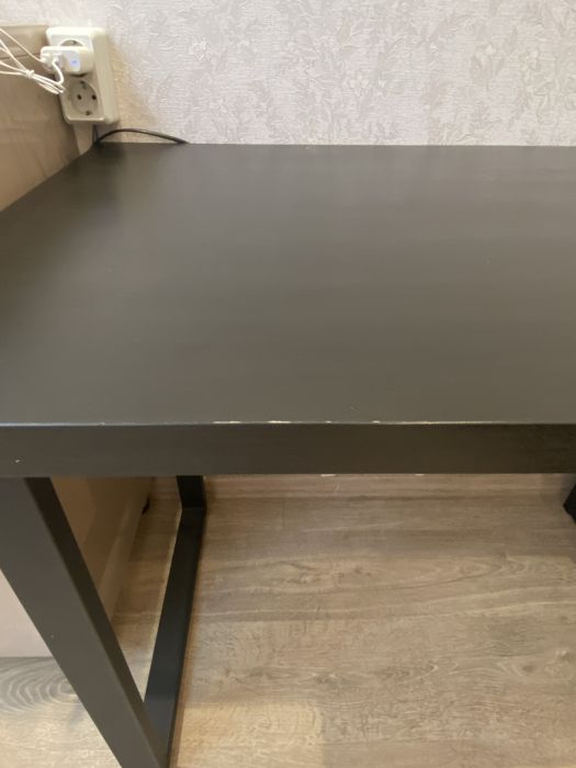 Письменный стол.