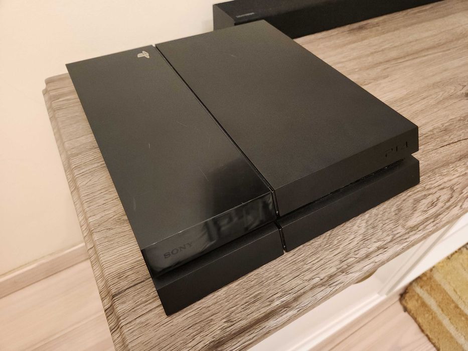 PlayStation 4 (PS4) 500GB - Complet functional, soft 11.02 (modabil)