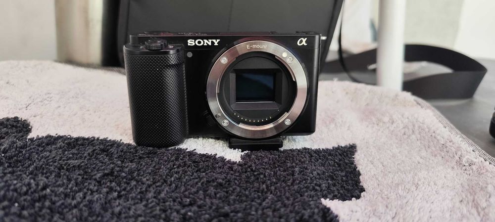 Sony ZV-E10 Body(SC: 5711) + Zhiyun Crane M3S + 2 baterii extra + încărcător dual + Curea de umǎr