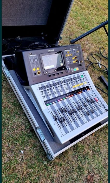 Mixer Yamaha tf1