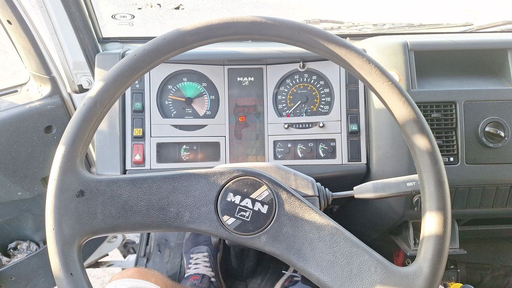 Autocamion basculabila Man