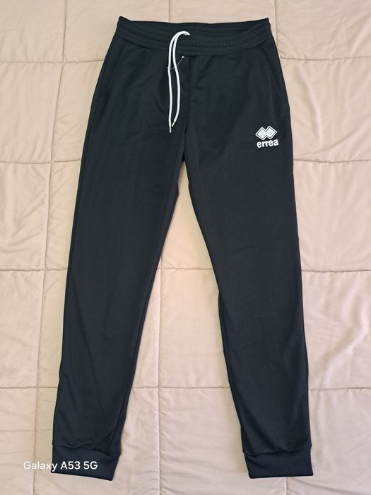 Vând trening errea nou