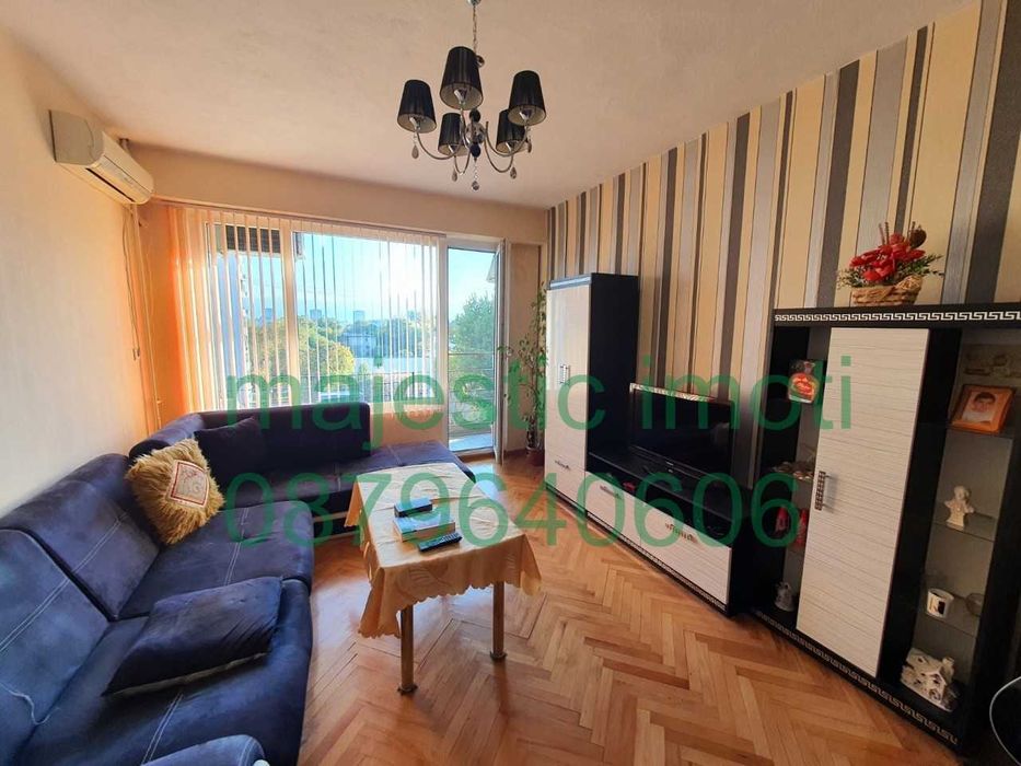 Двустаен апартамент в квартал Гагарин