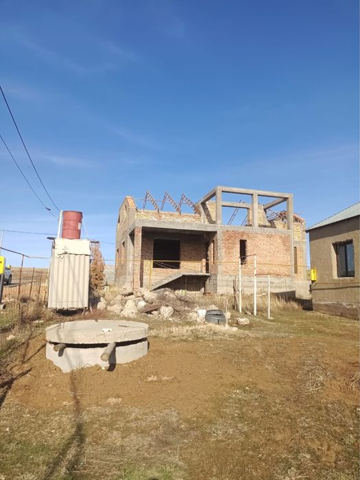 Недостроенный дом мансард