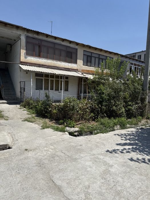 Китоб тумани марказида, Янгиобод кўчаси 7/6  3-ХОНАЛИ УЙ СОТИЛАДИ