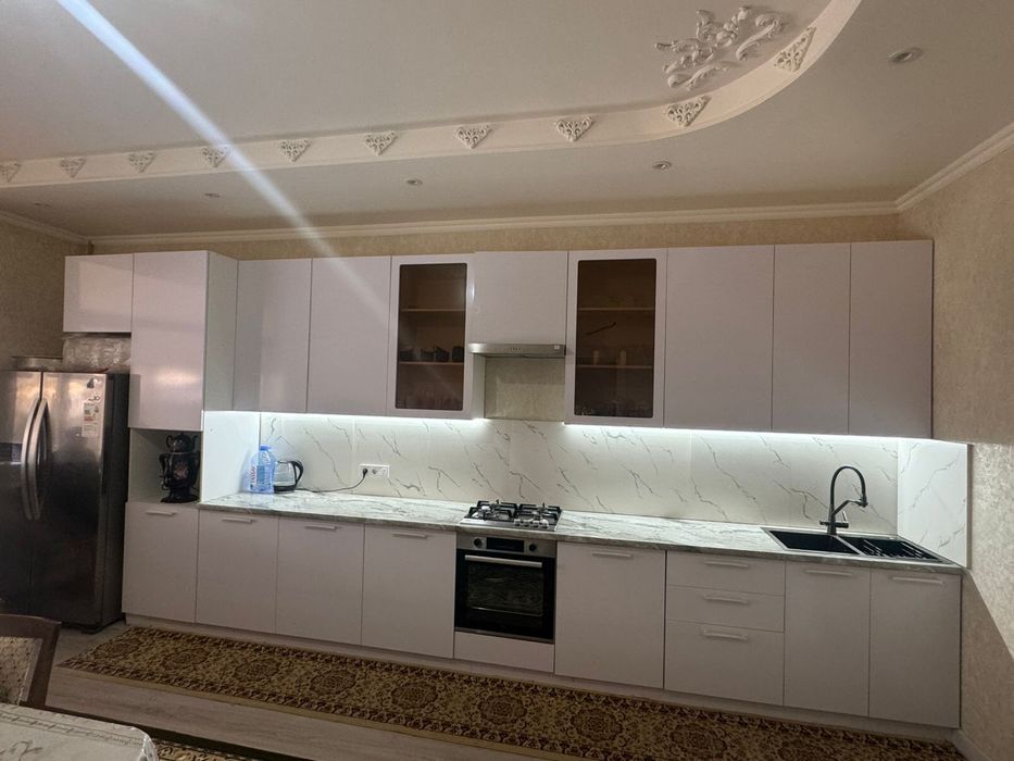 Кухонный гарнитур с техникой