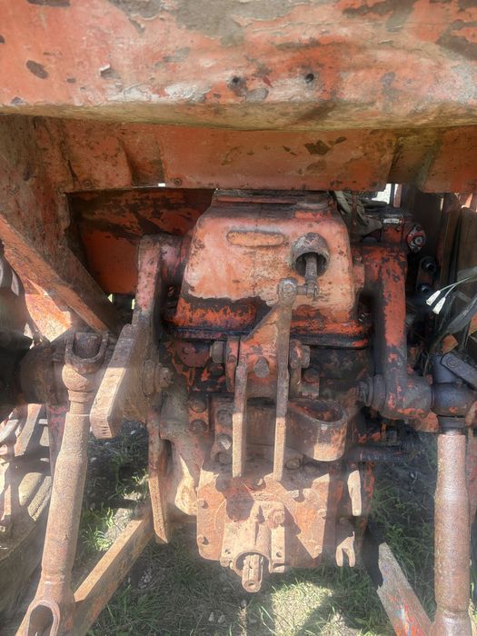 Tractor u 650 cu monobloc si frana de mana