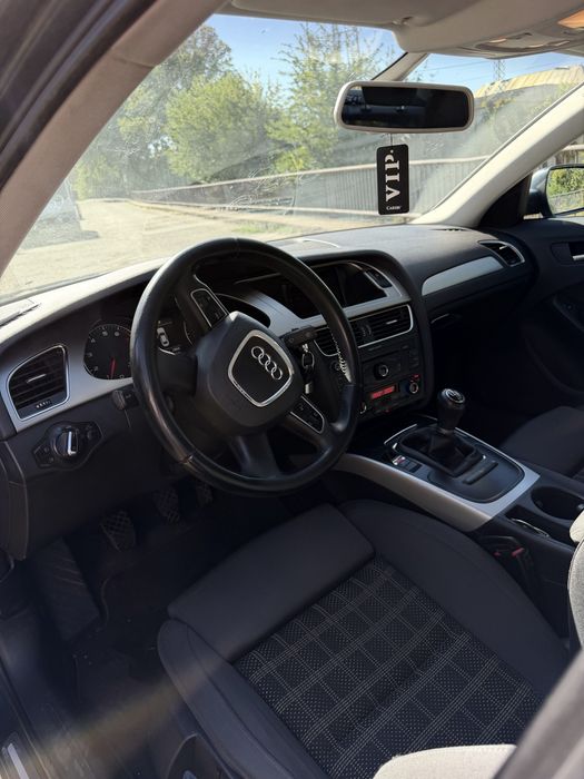 Vând Audi A4 2011