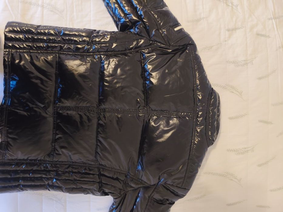 Geaca Moncler...