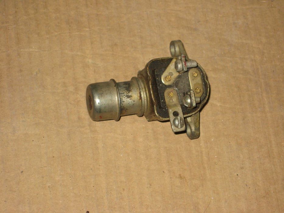 Крачен превключвател за светлини на автомобил, трактор