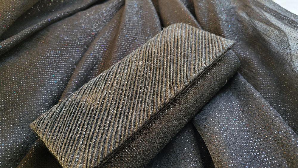 Бална рокля с паднали ръкави