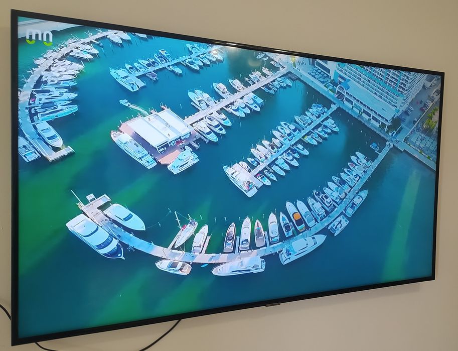 Очень большой смарт телевизор Samsung