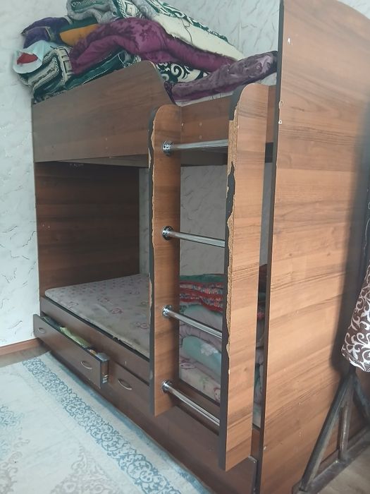 Двухъярусная кровать