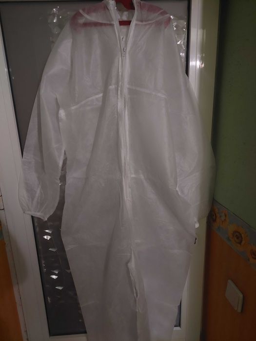 Продавам облекла (гащеризони) за еднократна упротреба.