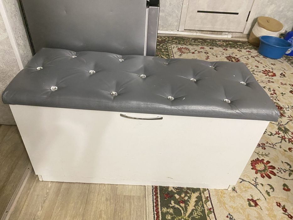 Продам обувницу диван